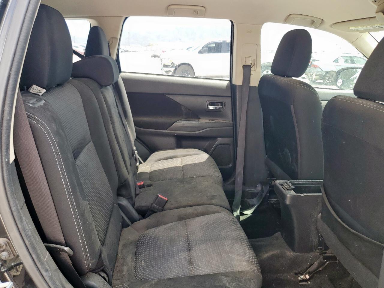 MITSUBISHI OUTLANDER SE