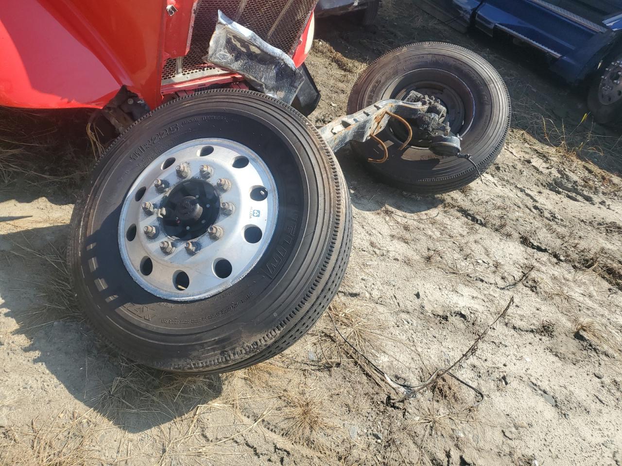 Lot #3259530100 2016 PETERBILT 337