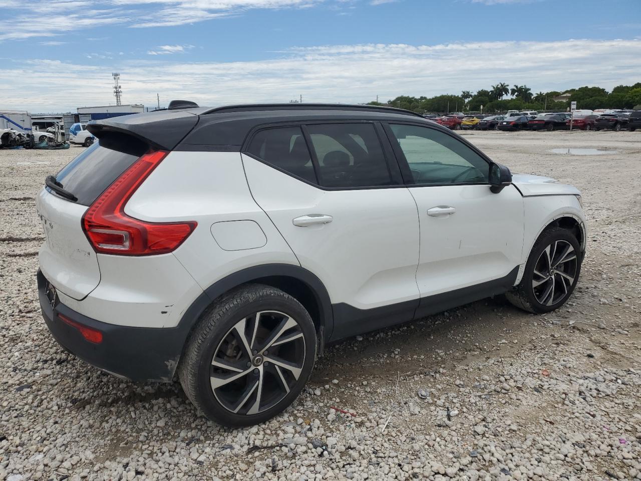 VOLVO XC40 T5 R-DESIGN