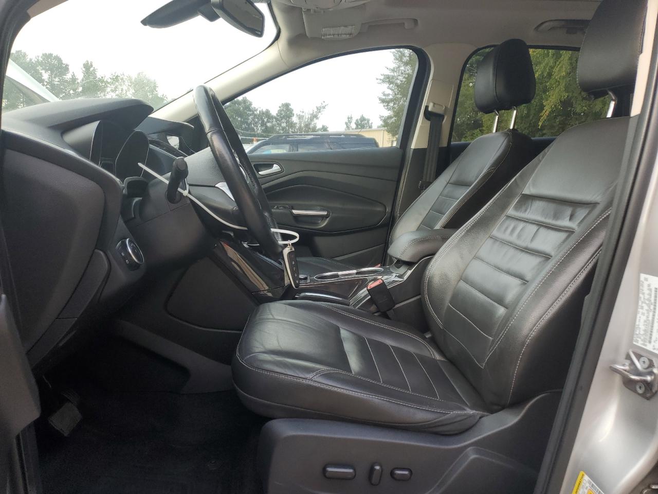 FORD ESCAPE TITANIUM