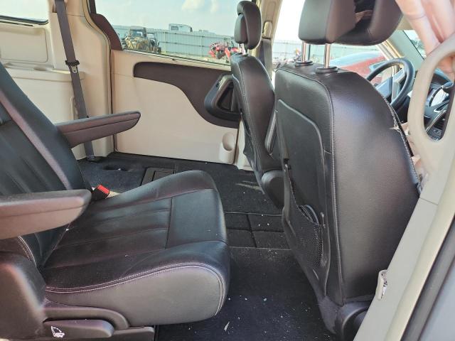 2016 CHRYSLER TOWN & COU 2C4RC1BG3GR120017