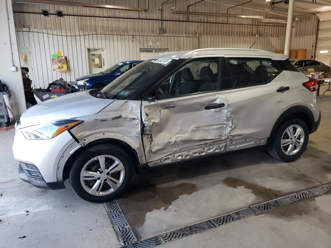 NISSAN KICKS S