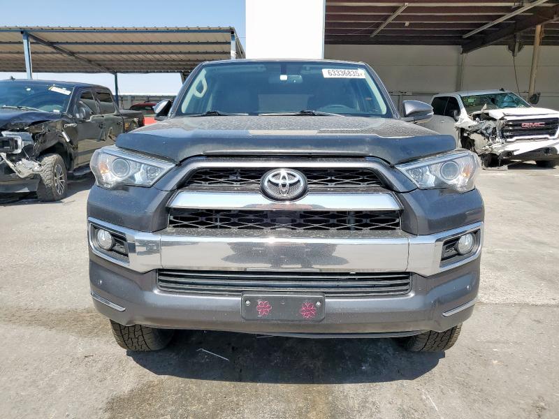 2018 TOYOTA 4RUNNER SR JTEBU5JR8J5555365