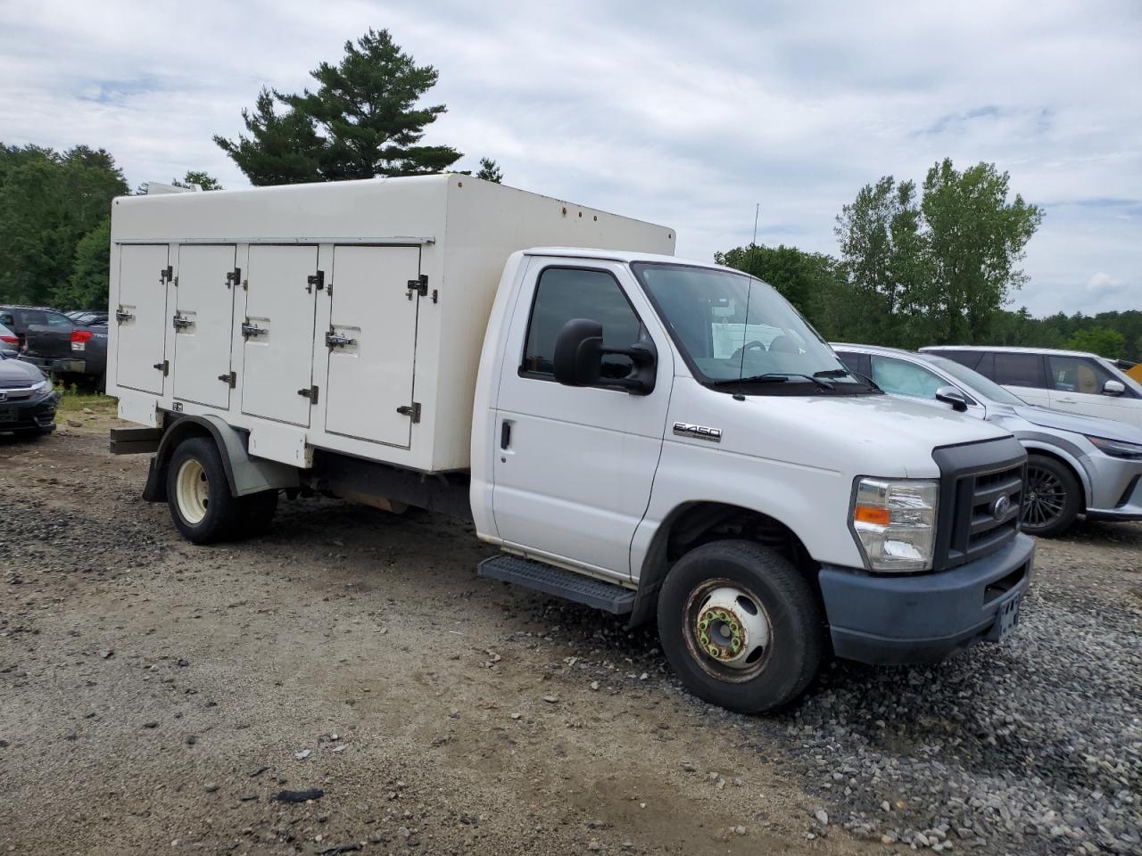 FORD ECONOLINE E450 SUPER DUTY CUTAWAY VAN