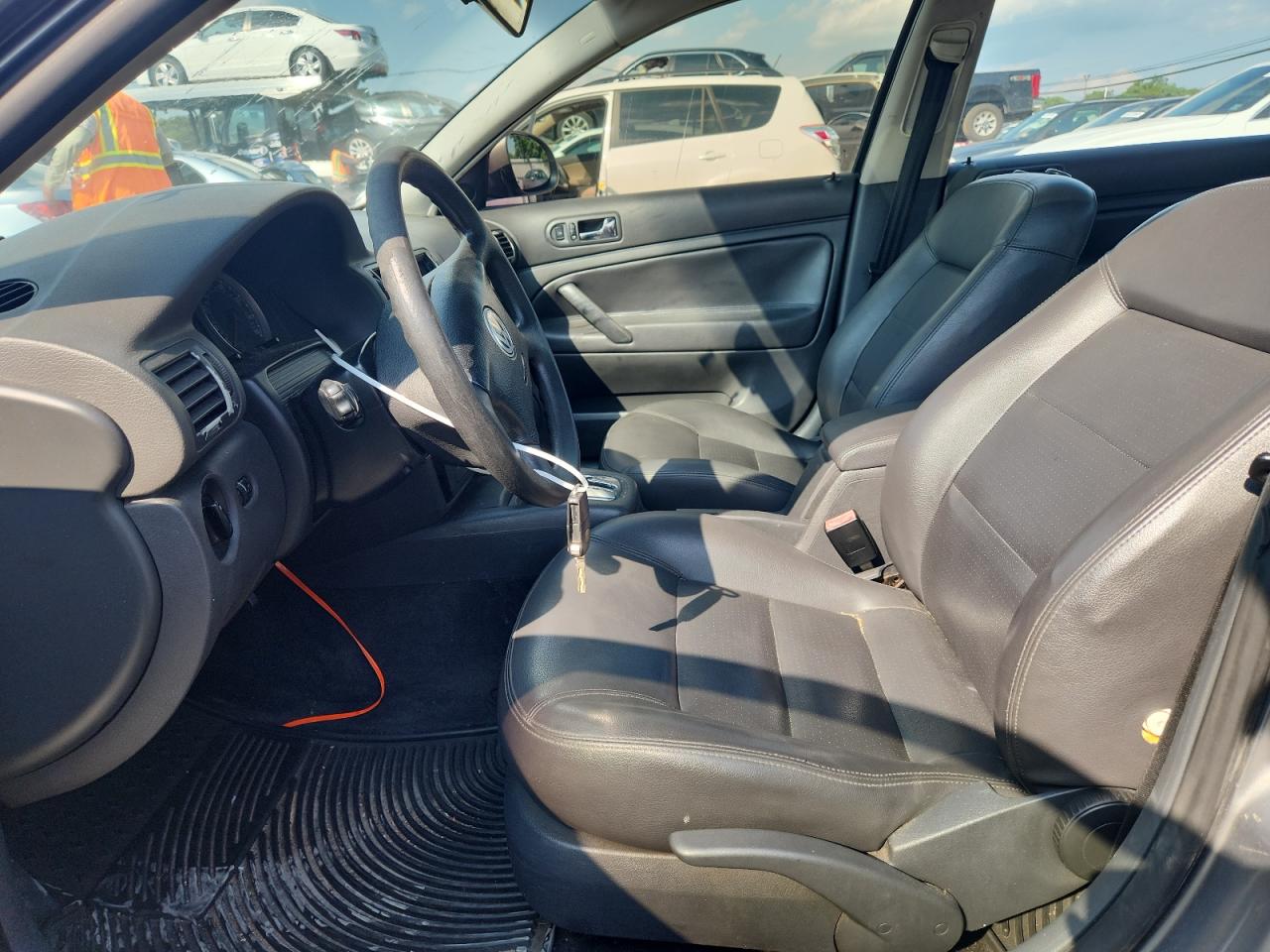 Lot #3222450249 2004 VOLKSWAGEN PASSAT GLS