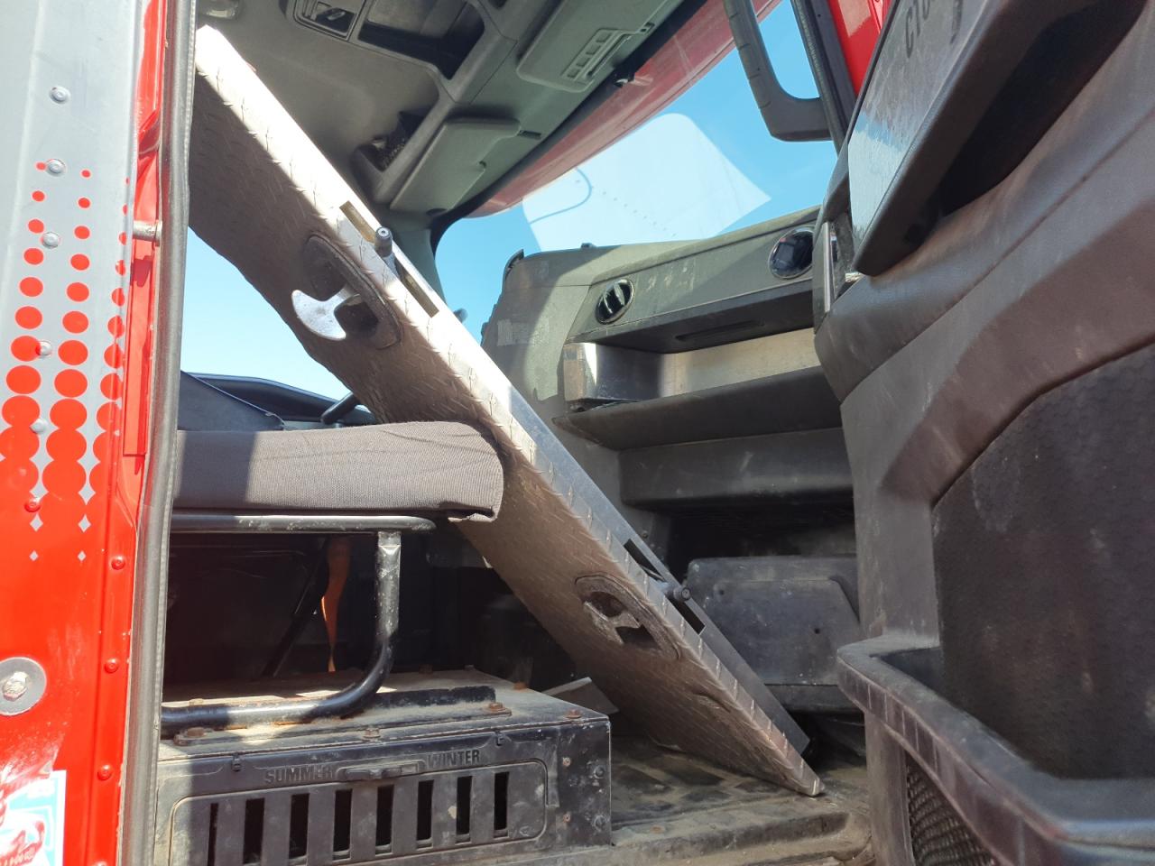 Lot #3221401340 2014 CATERPILLAR CT660