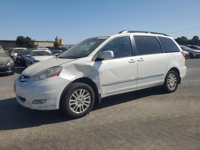 TOYOTA SIENNA XLE