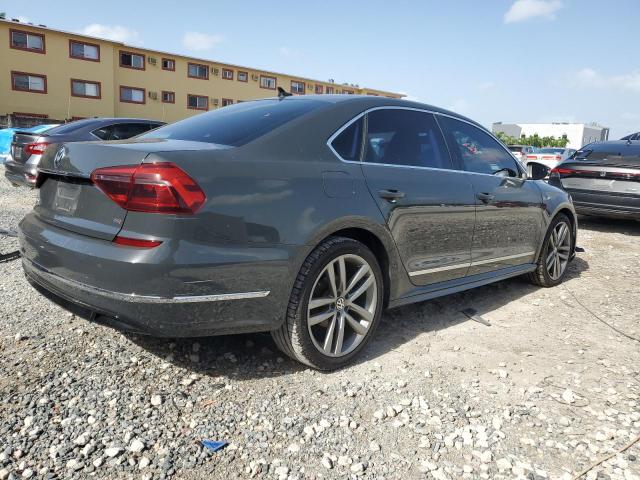 2017 VOLKSWAGEN PASSAT R-L 1VWDT7A32HC052201
