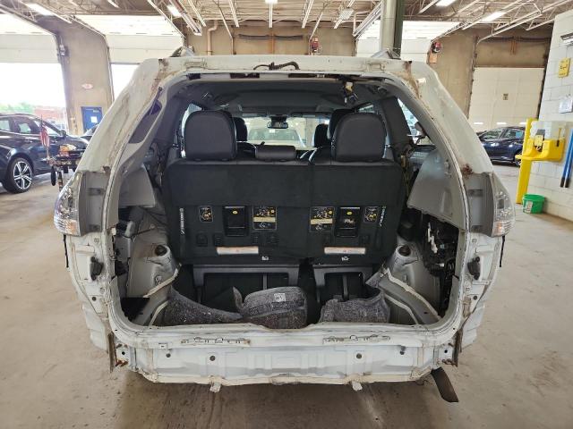 2016 TOYOTA SIENNA SE 5TDXK3DC4GS746604