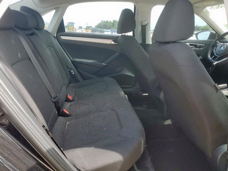 2017 VOLKSWAGEN PASSAT S 1VWAT7A31HC002957