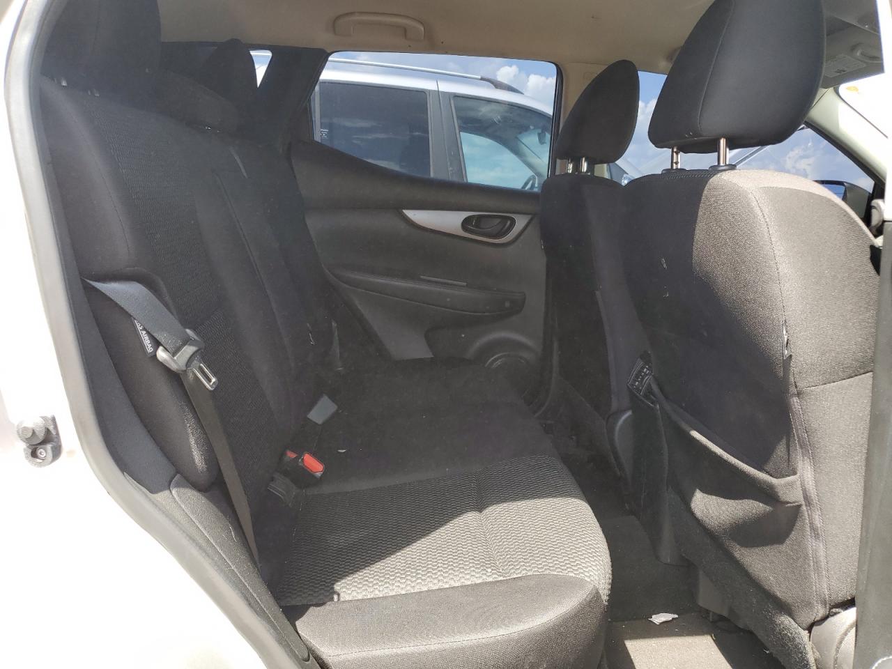 NISSAN ROGUE SPORT S