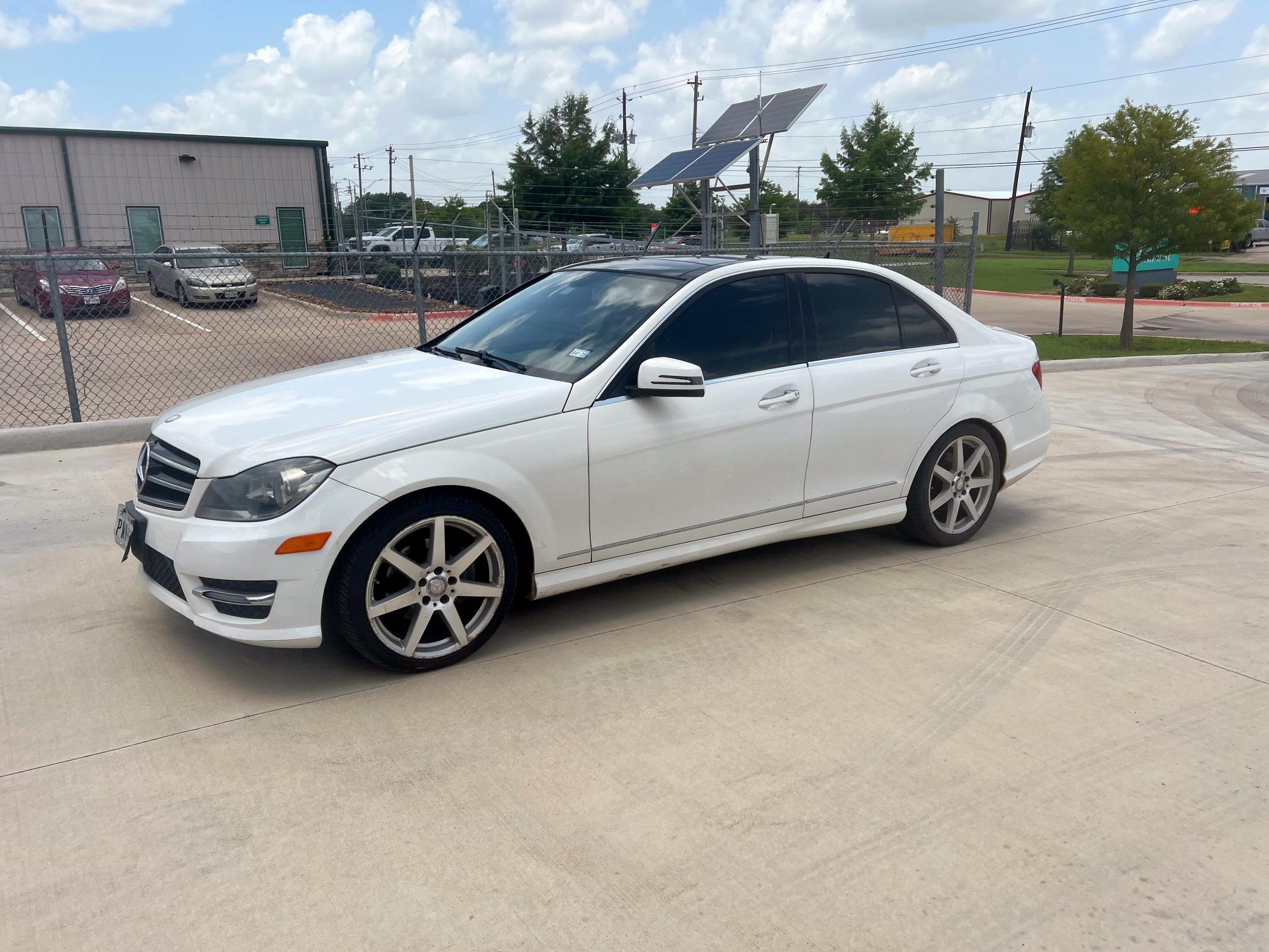 2014 MERCEDES-BENZ C 250 - WDDGF4HB4EA960827