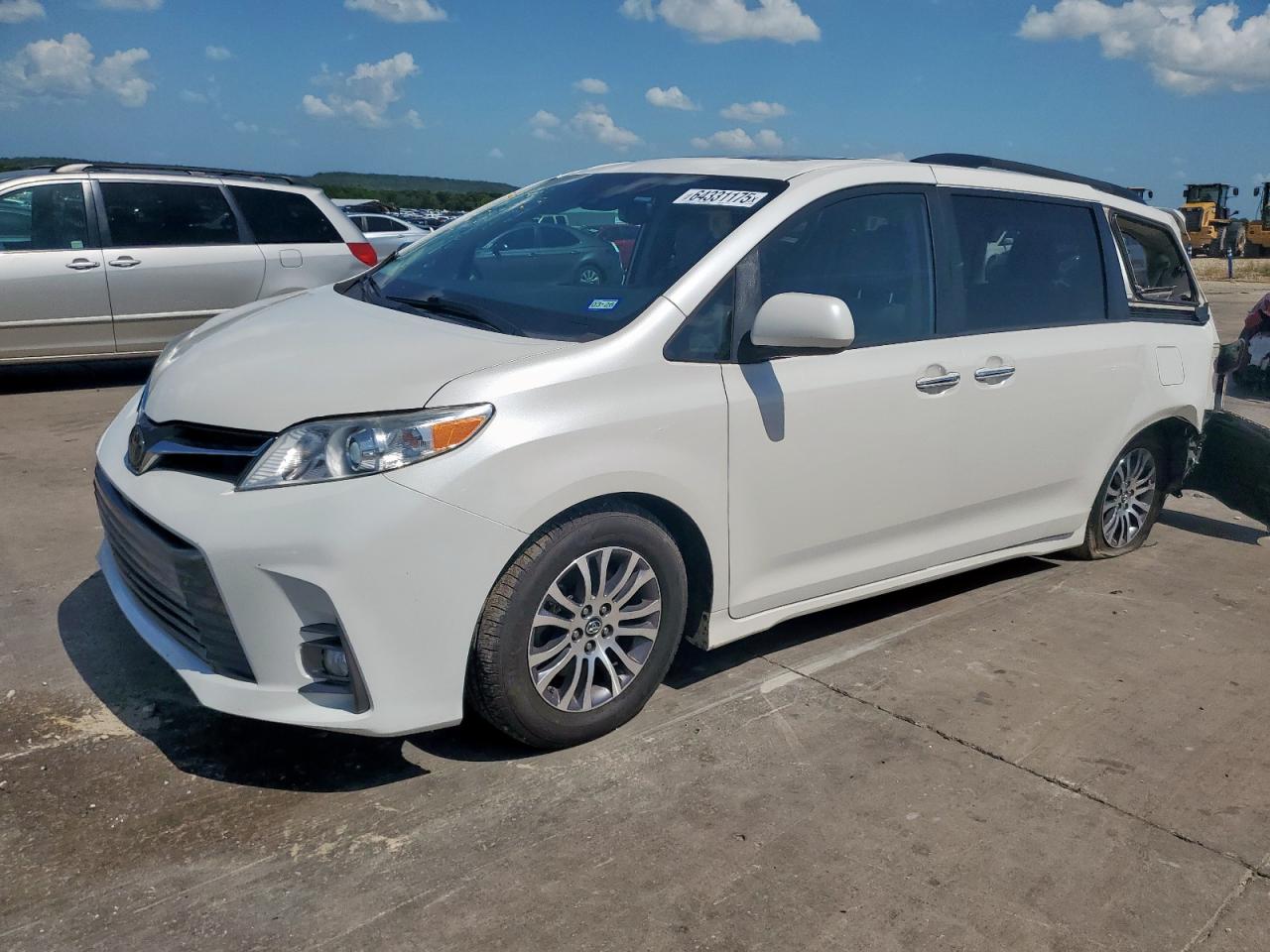 TOYOTA SIENNA XLE