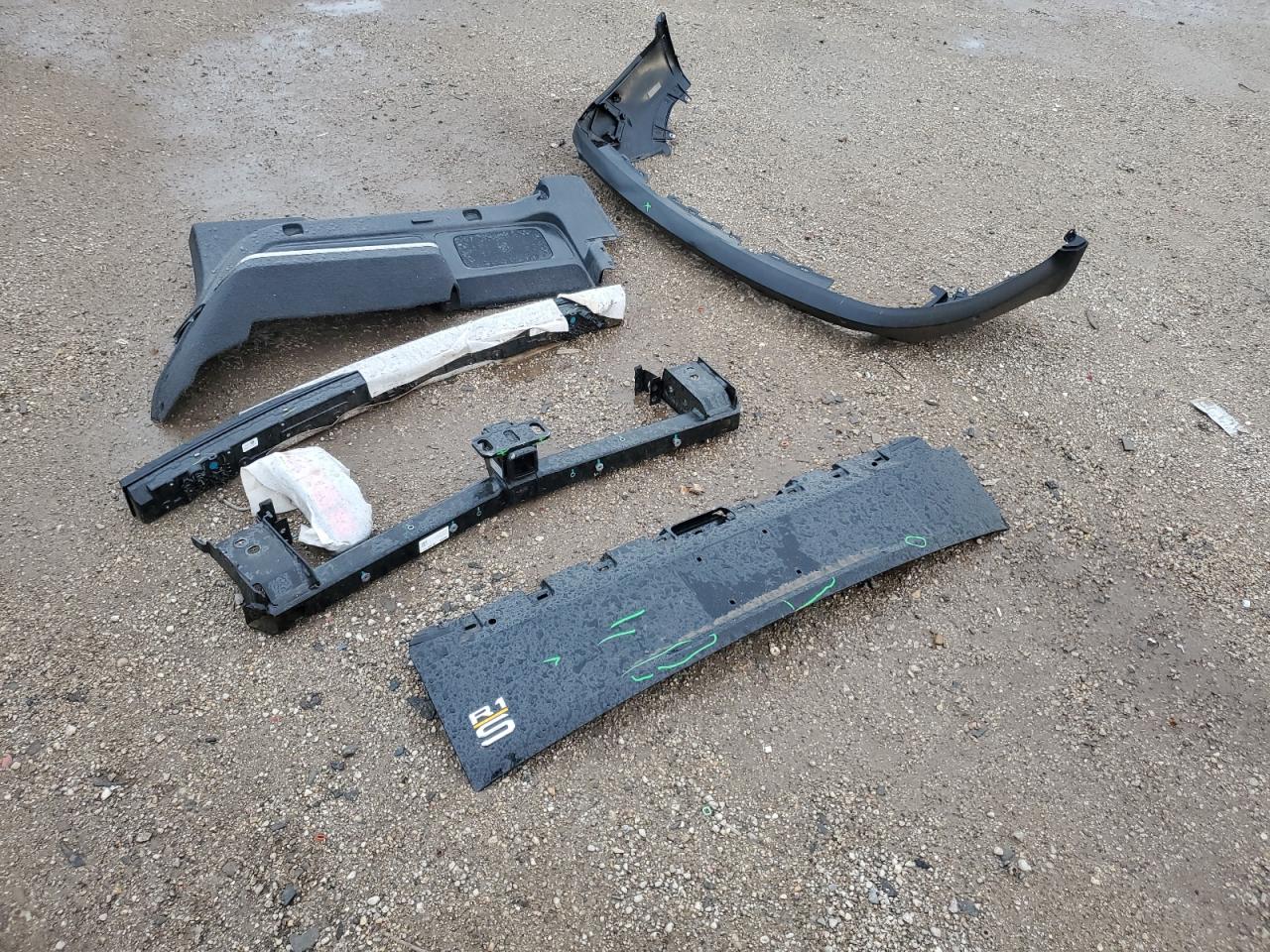 RIVIAN R1S ADVENTURE