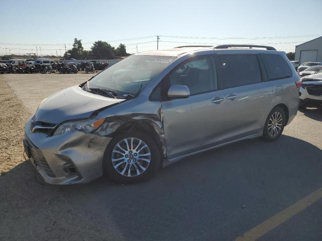 TOYOTA SIENNA XLE