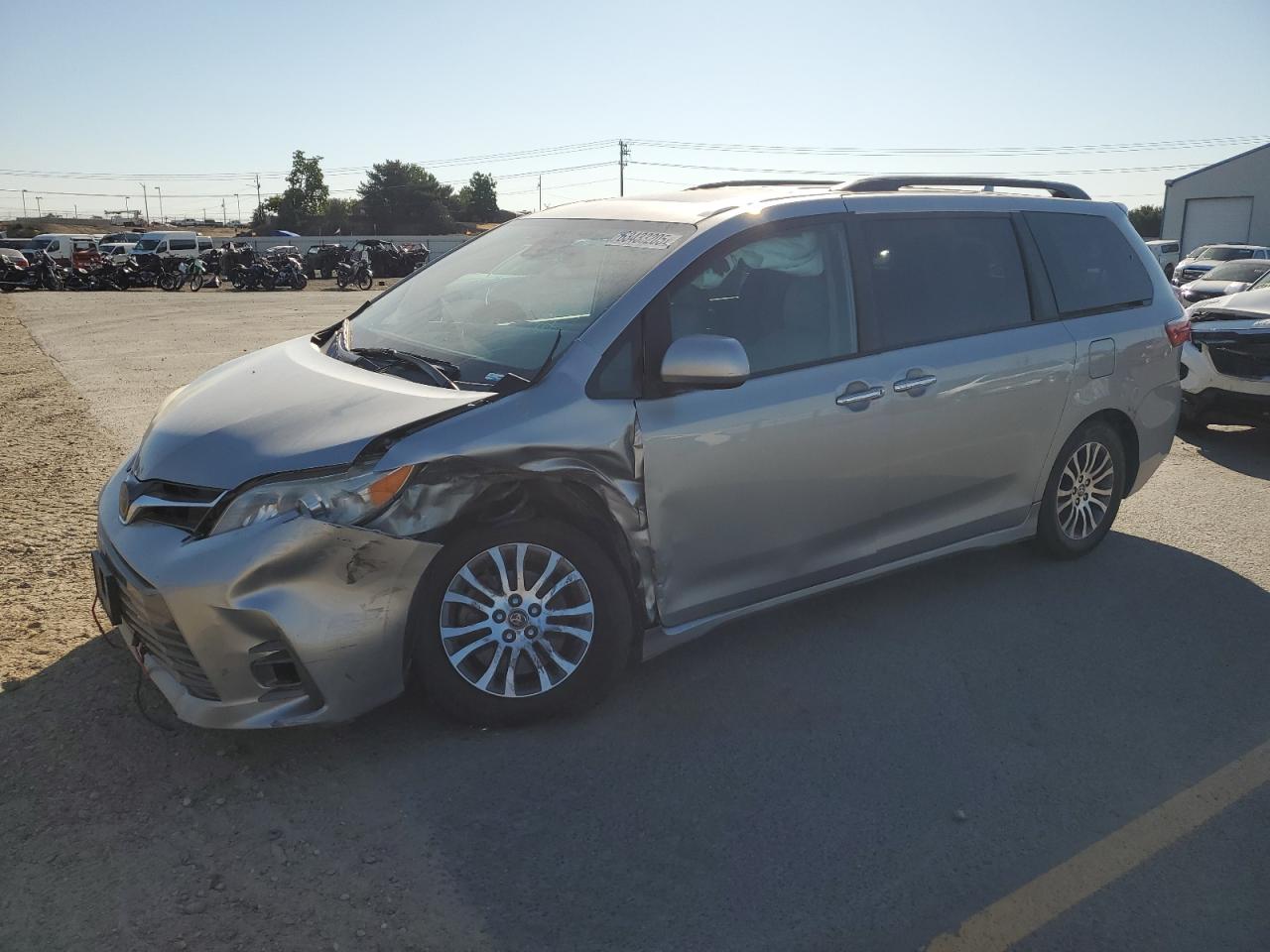 TOYOTA SIENNA XLE