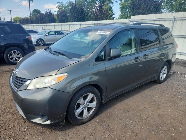 TOYOTA SIENNA LE