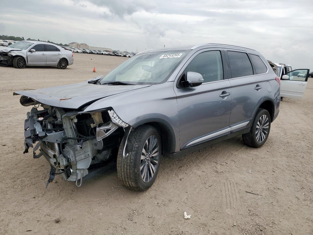 MITSUBISHI OUTLANDER SE