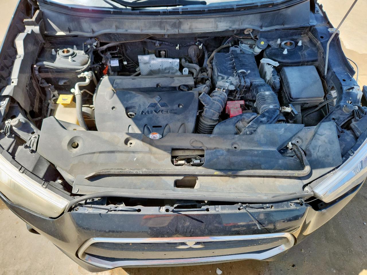 MITSUBISHI OUTLANDER LE