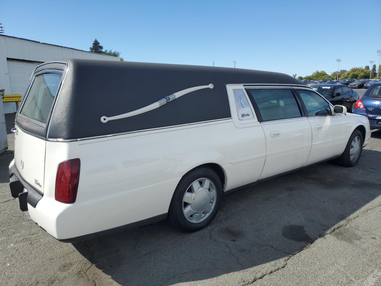 Lot #3280421159 2000 CADILLAC PROFESSION