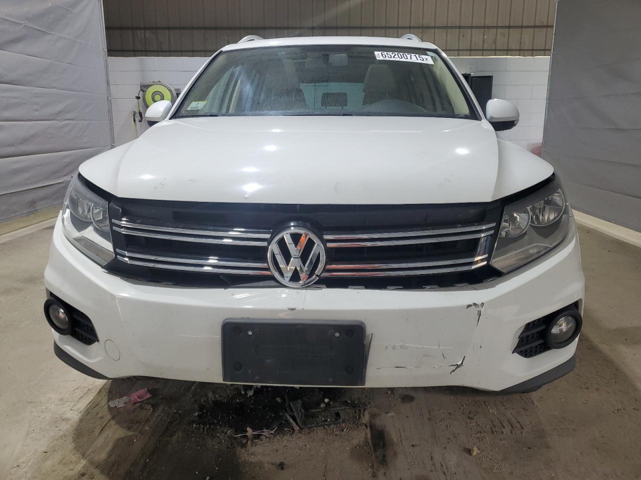 Volkswagen Tiguan s 2015