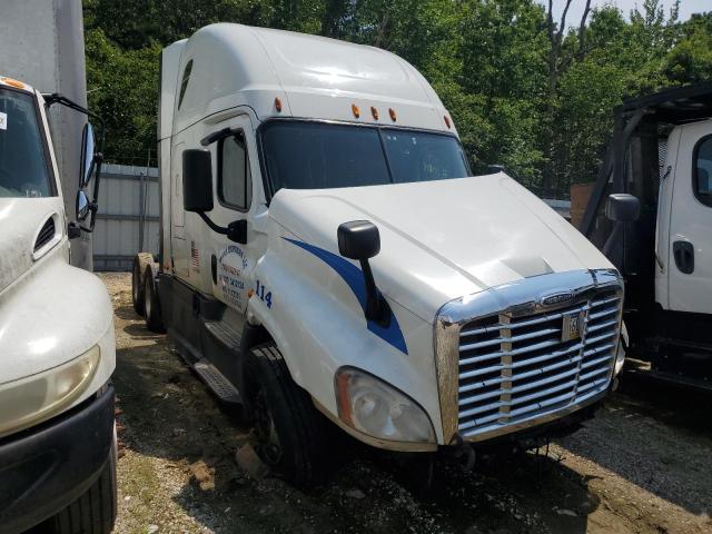 Global Auto Auctions: 2015 FREIGHTLINER CASCADIA 1