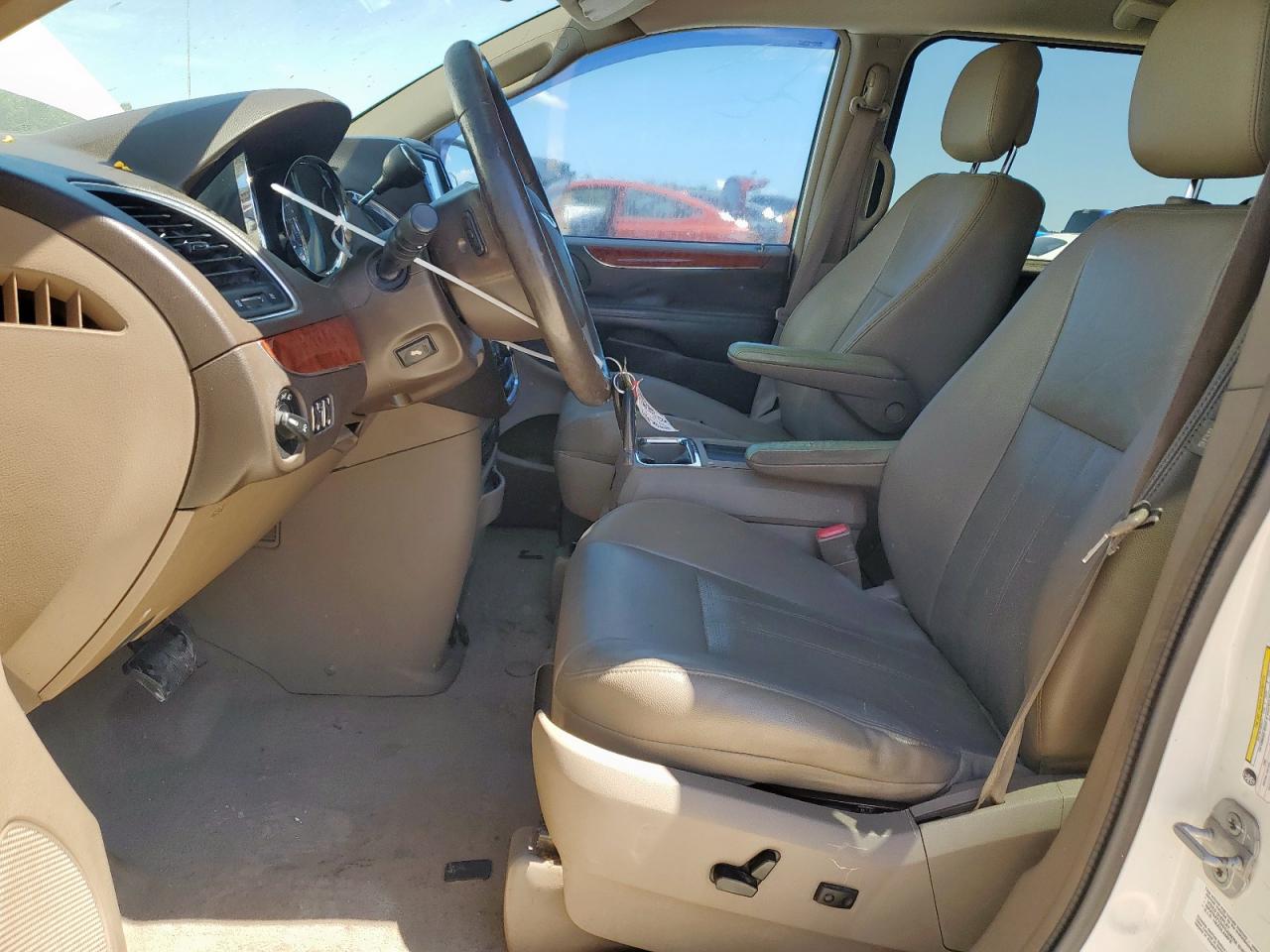 CHRYSLER TOWN & COUNTRY TOURING L