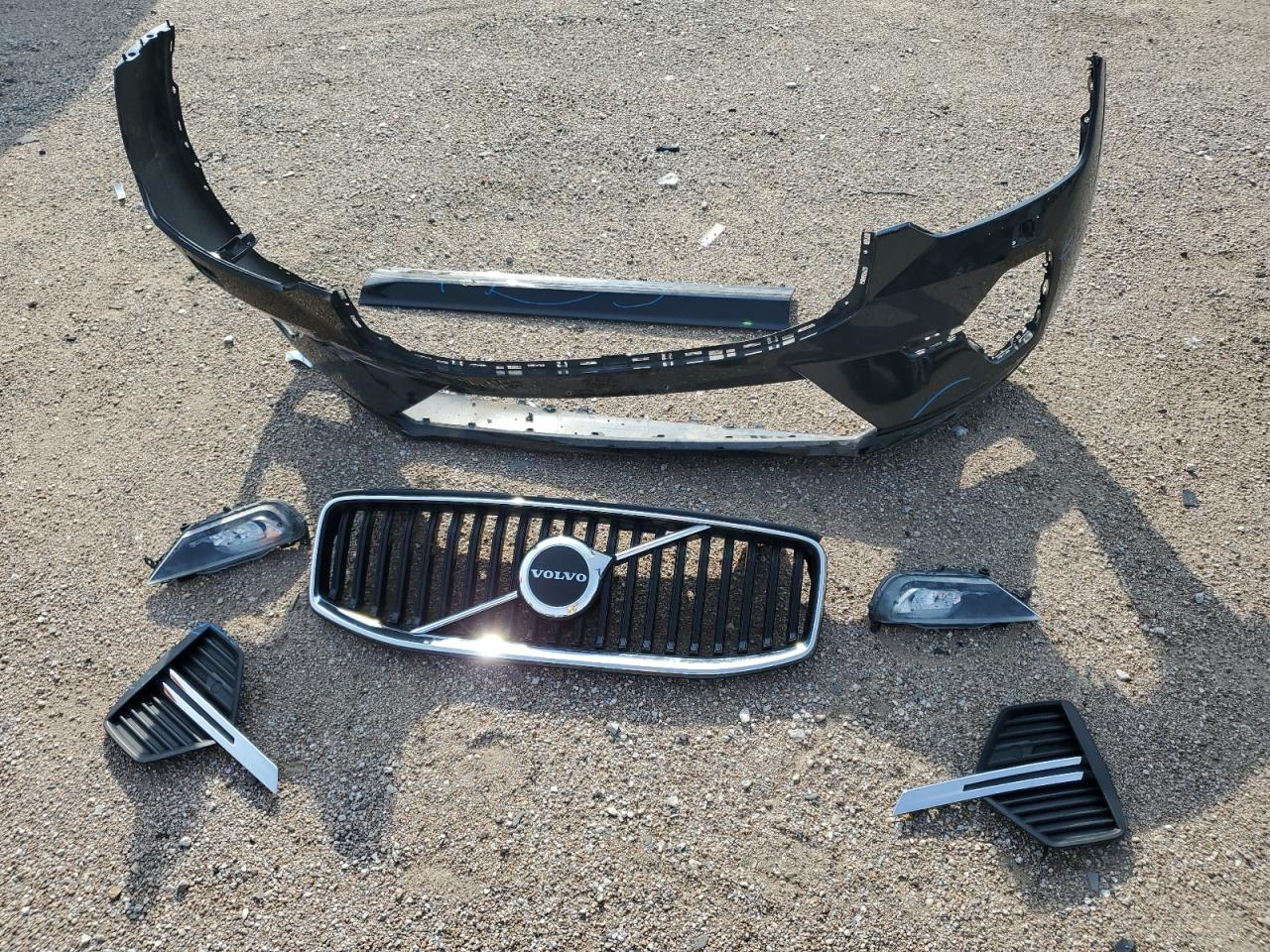 VOLVO XC60 B5 MOMENTUM