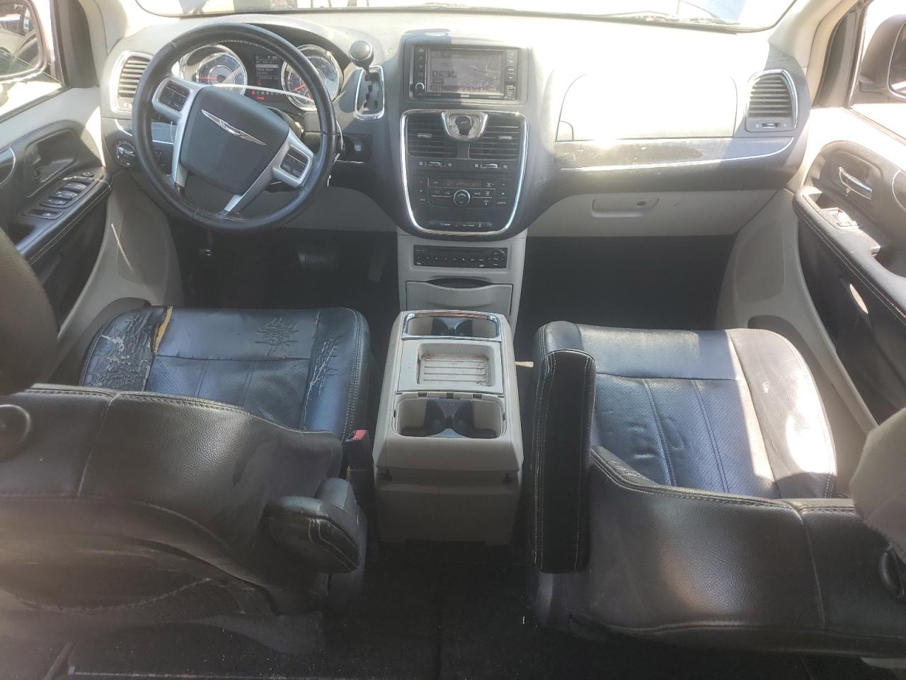 CHRYSLER TOWN & COUNTRY TOURING L