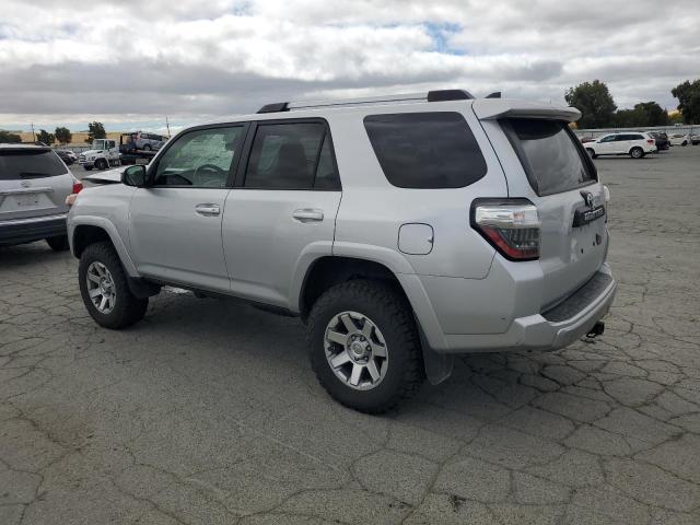 2016 TOYOTA 4RUNNER SR JTEBU5JR0G5360563