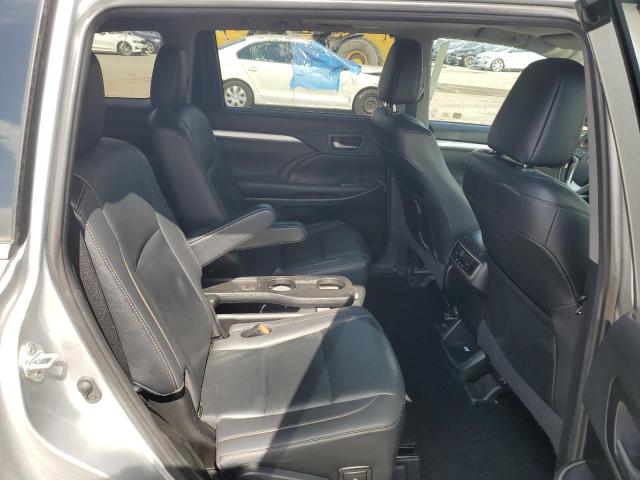 2019 TOYOTA HIGHLANDER SE - 5TDJZRFH6KS568491