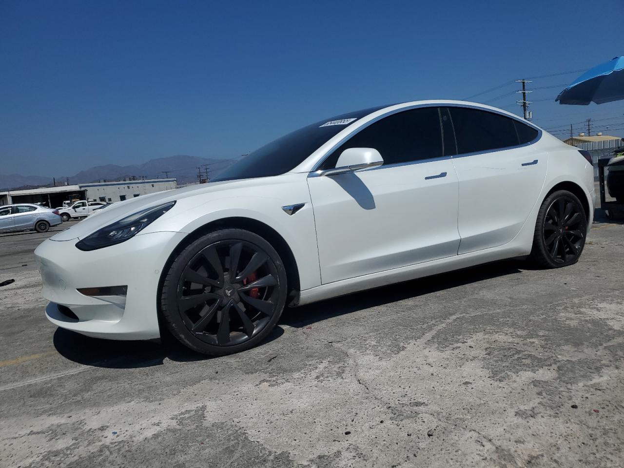 TESLA MODEL 3