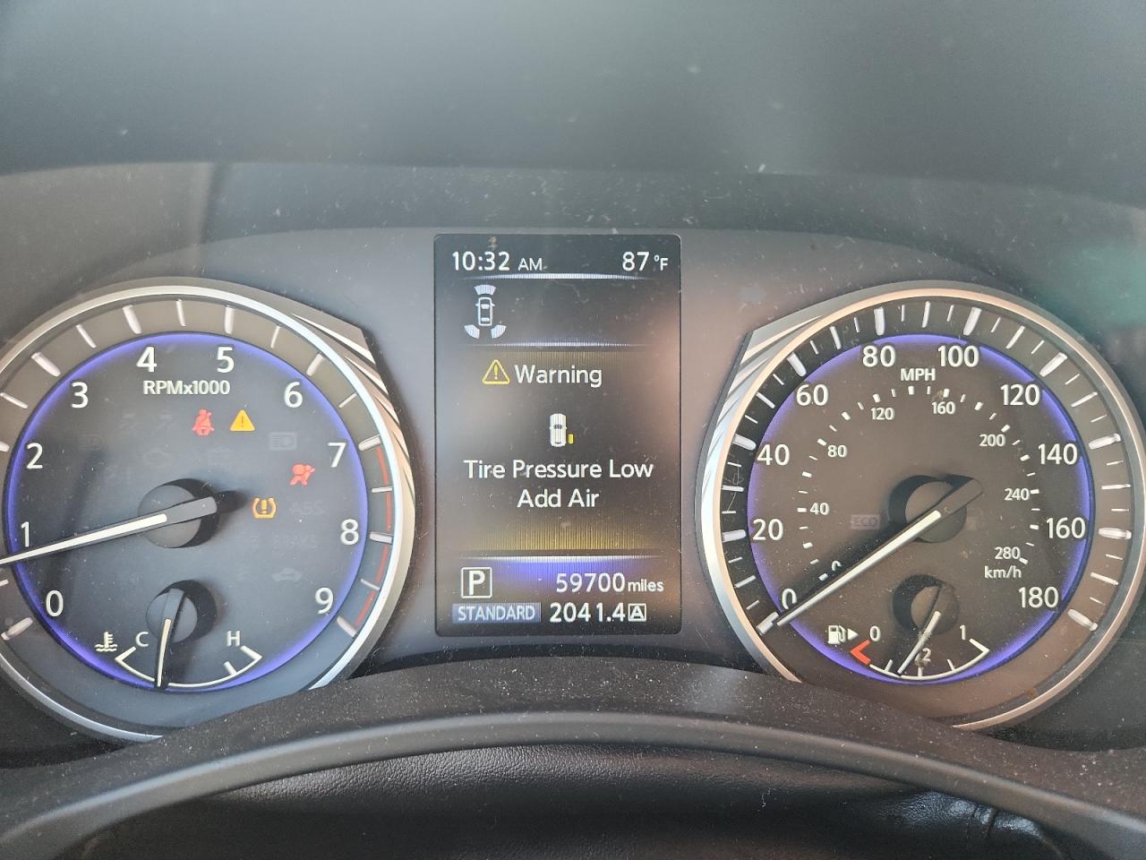 INFINITI Q60 LUXE 300