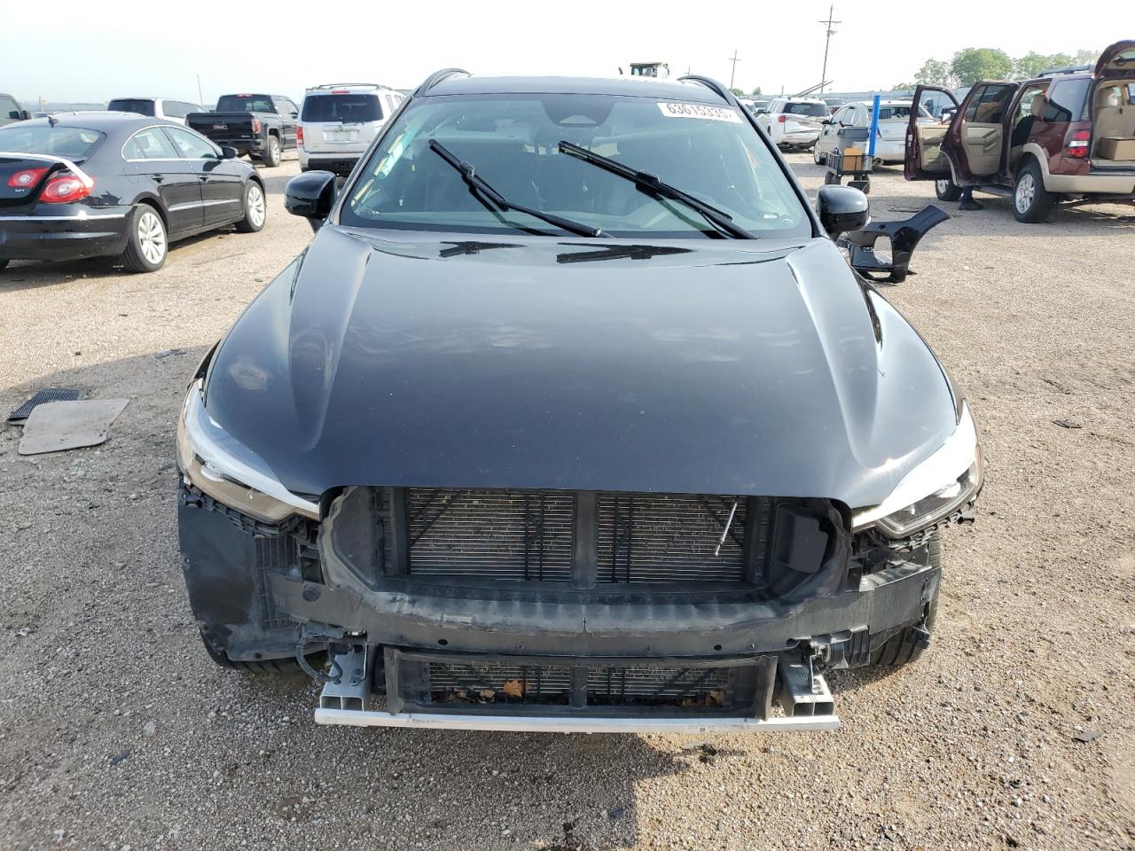 VOLVO XC60 B5 MOMENTUM