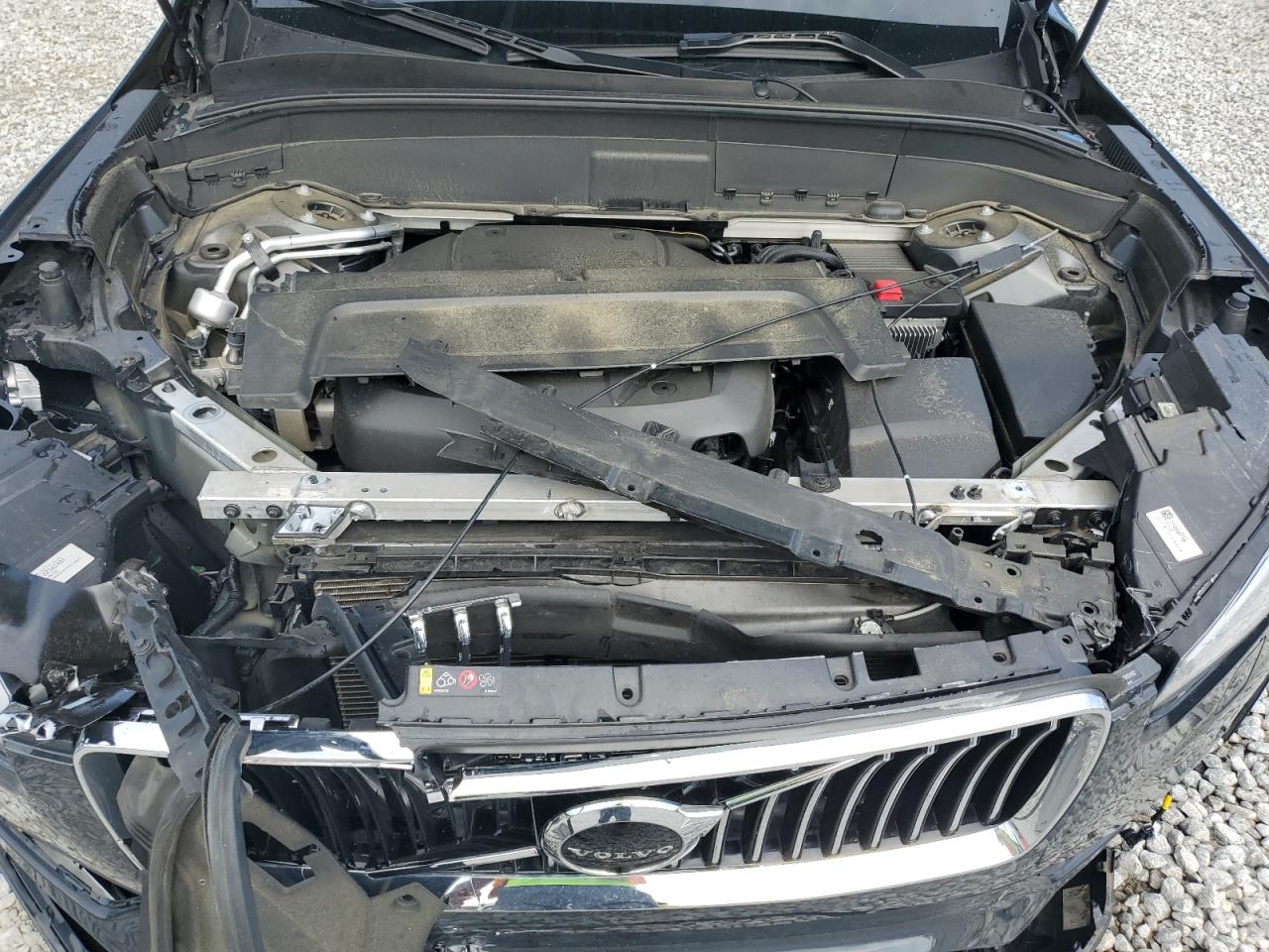 VOLVO XC90 T6 MOMENTUM