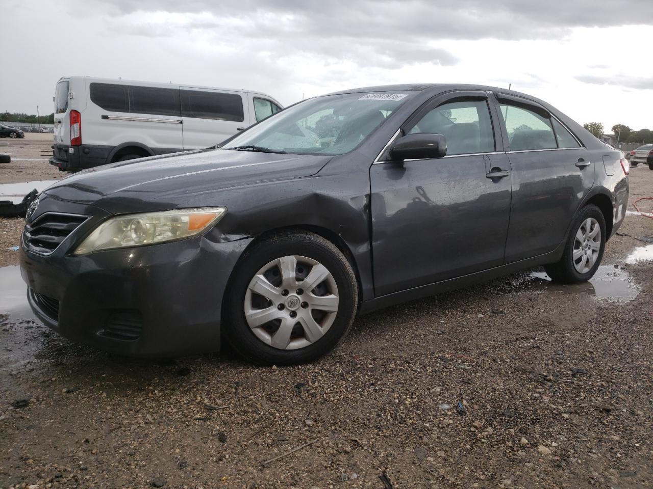 TOYOTA CAMRY BASE