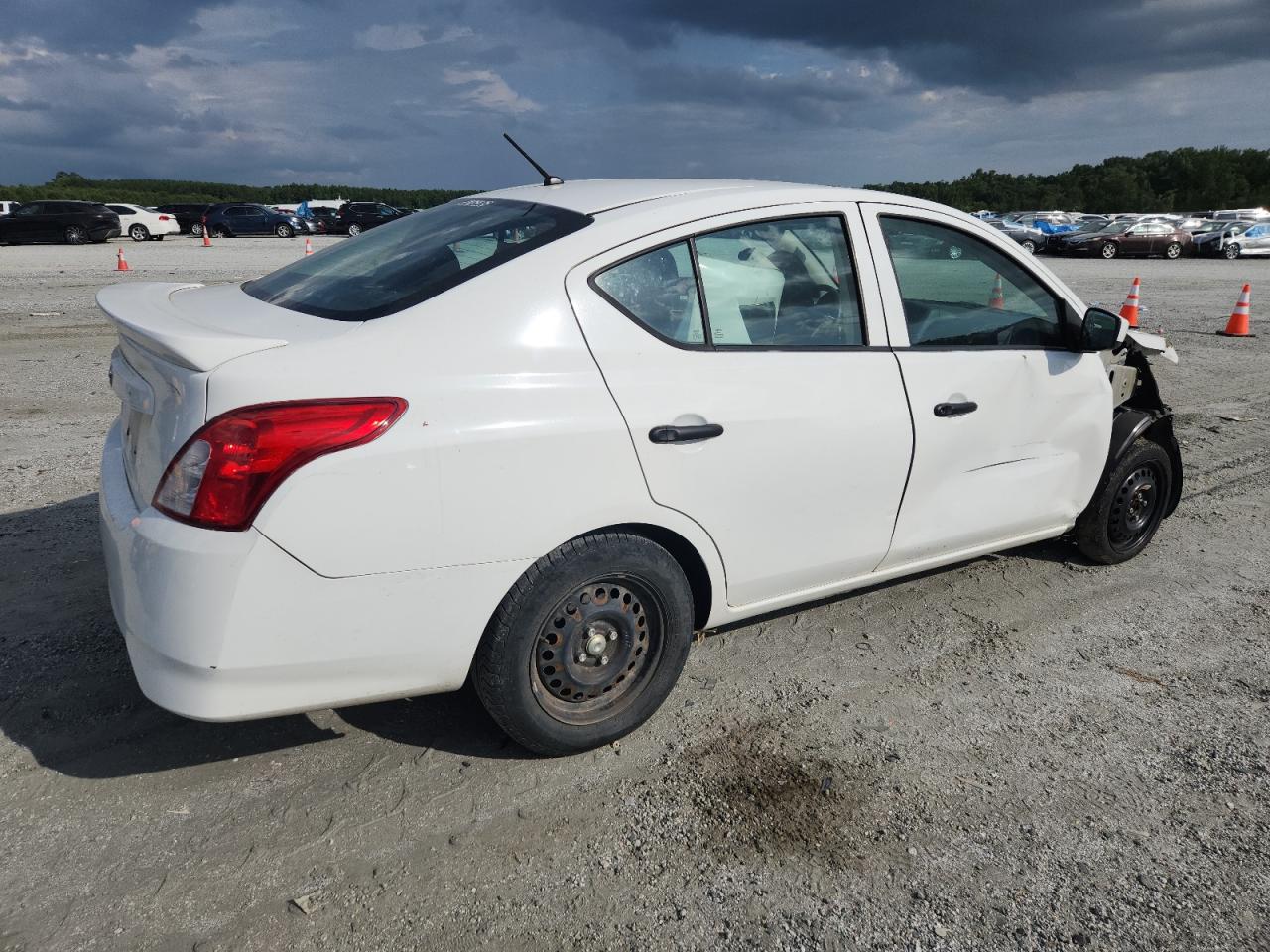 NISSAN VERSA S