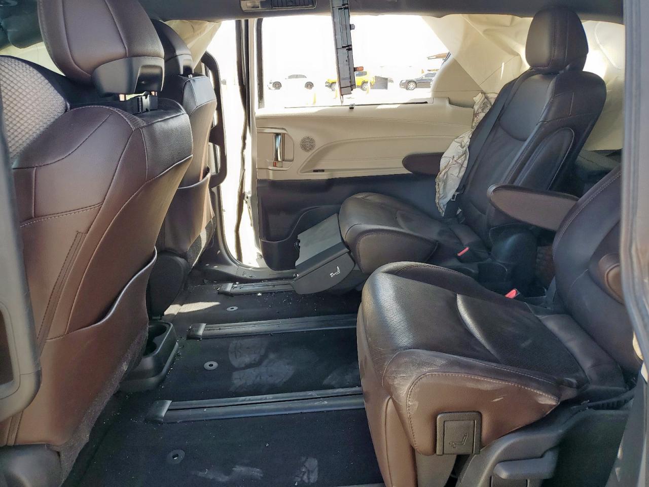 TOYOTA SIENNA LIMITED