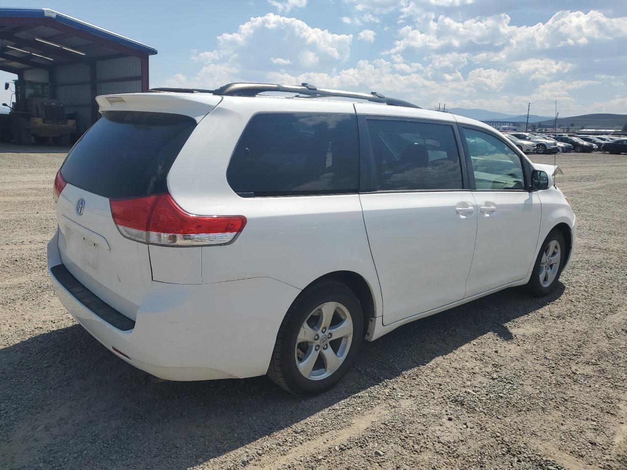 Lot #3216257022 2014 TOYOTA SIENNA LE