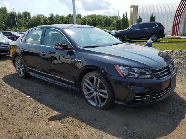 2017 VOLKSWAGEN PASSAT R-L 1VWDT7A33HC068598