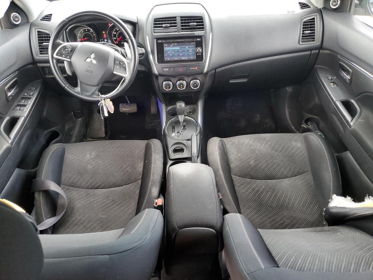 MITSUBISHI OUTLANDER SE