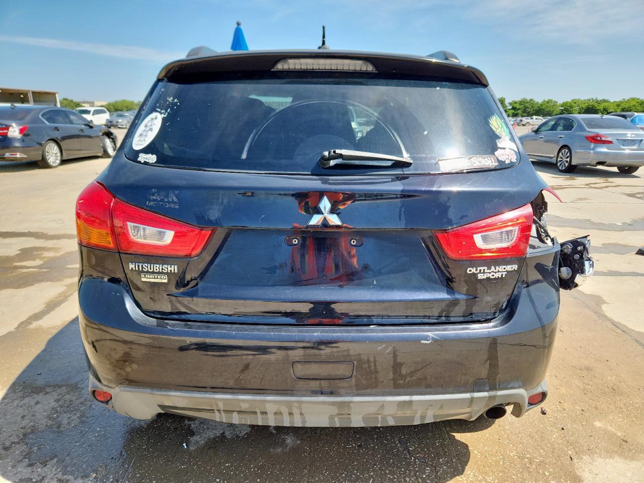 MITSUBISHI OUTLANDER LE
