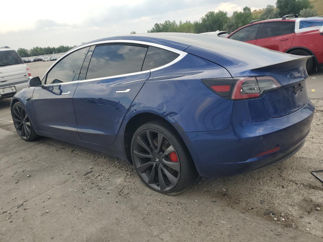 TESLA MODEL 3