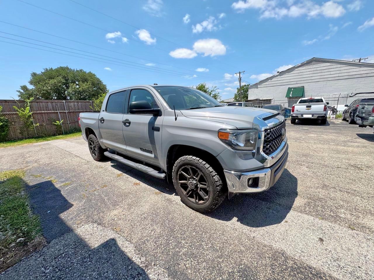 TOYOTA TUNDRA CREWMAX SR5