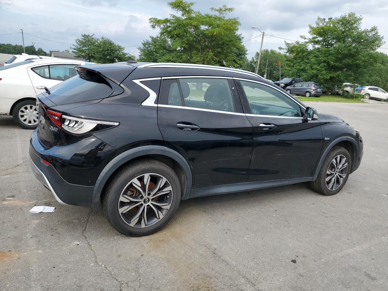 INFINITI QX30 BASE