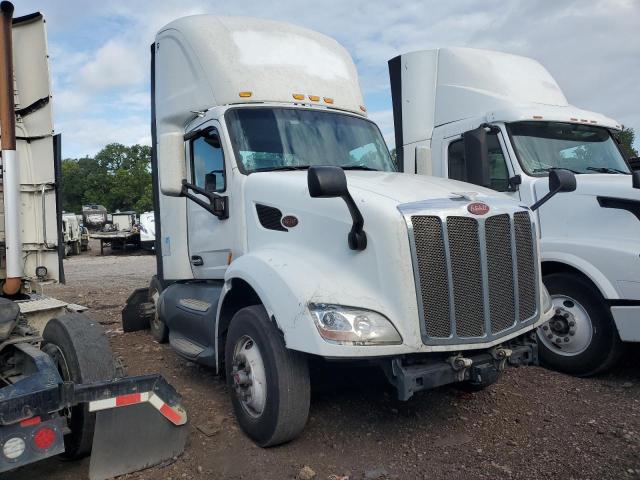 Global Auto Auctions: 2016 PETERBILT 579
