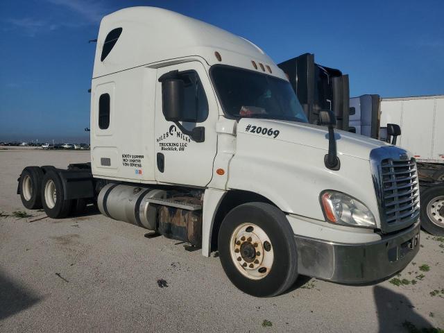 FREIGHTLINER CASCADIA 1 2016 white  Diesel 3AKJGLD58GSHN2755 photo #1
