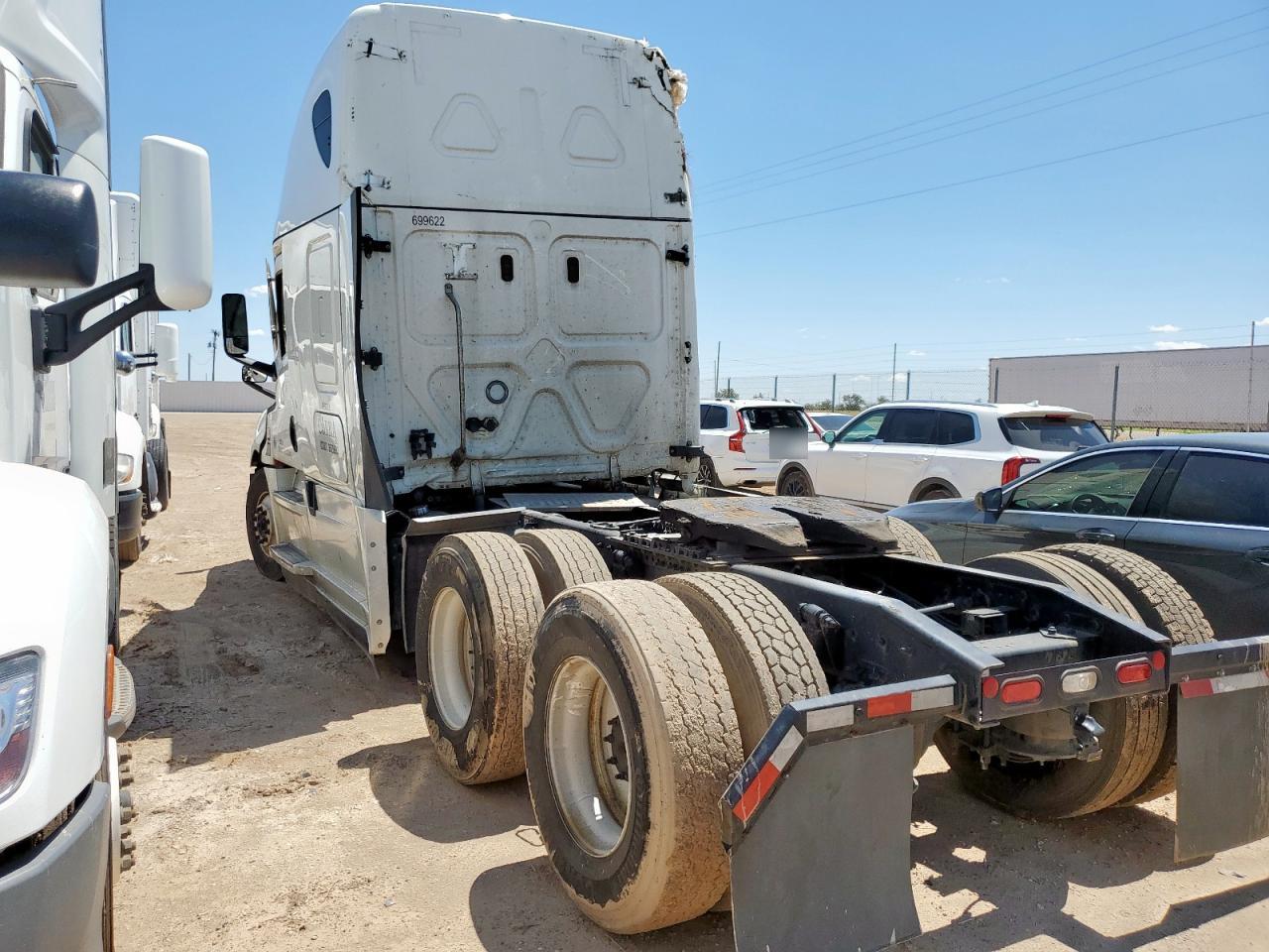 Lot #3318094396 2023 FREIGHTLINER CASCADIA 1