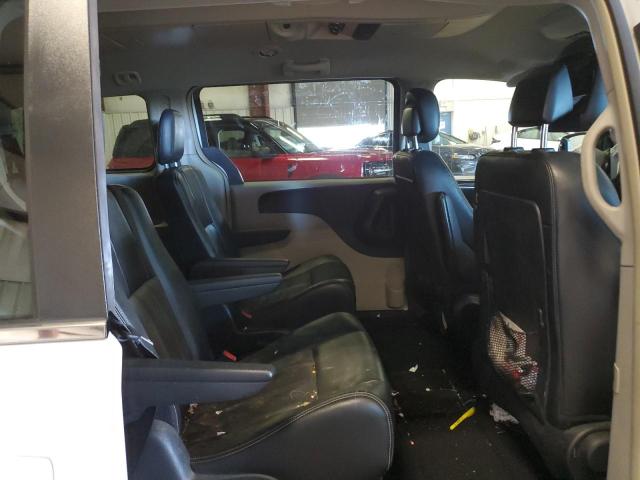 2015 CHRYSLER TOWN & COU 2C4RC1BG4FR560679
