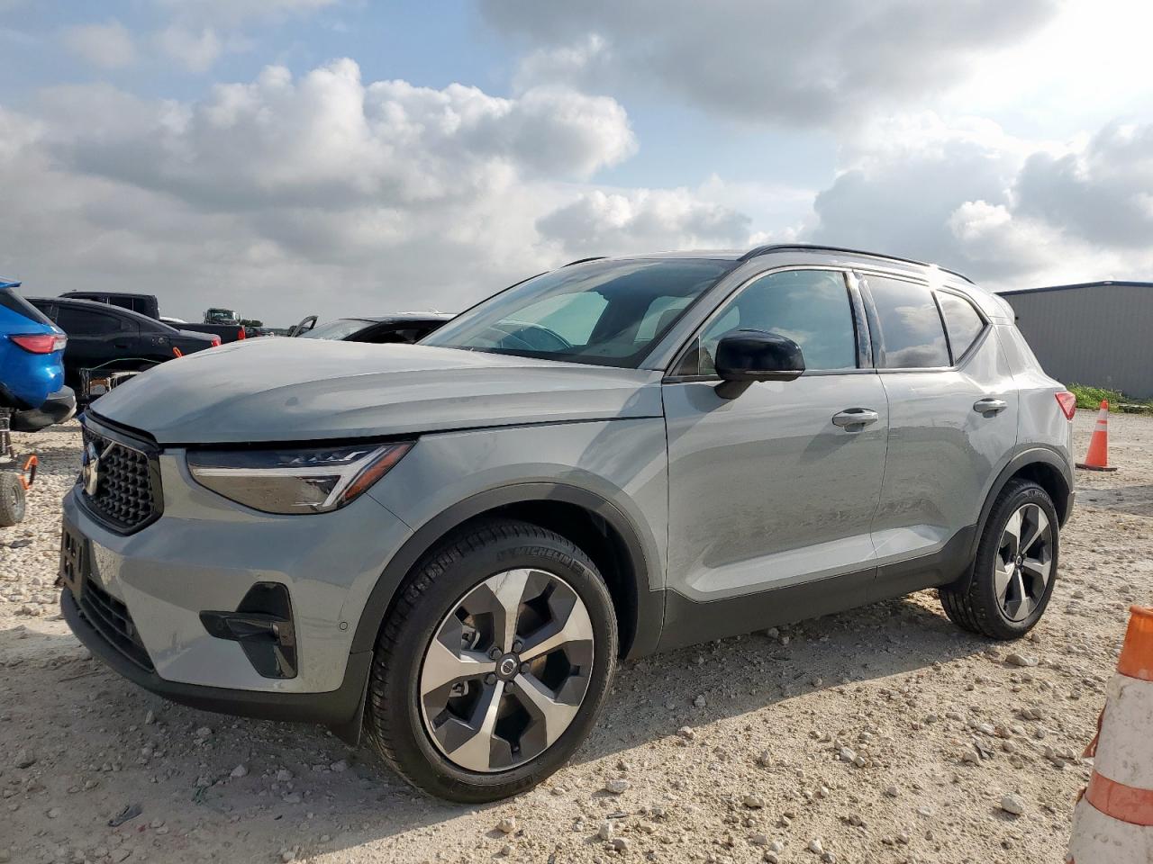 VOLVO XC40 PLUS